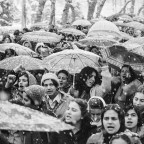 Όταν η σιωπή σπάει και ακούγονται οι φωνές